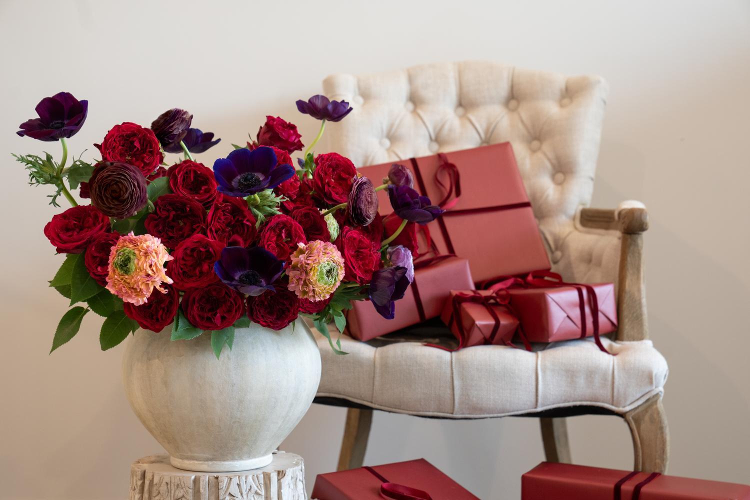 Home for The Holidays: Two Inspiring Christmas Looks with David Austin Rose Bouquets