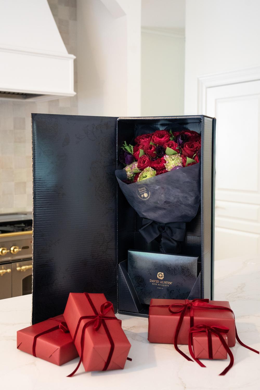 Gift rose bouquet with red roses